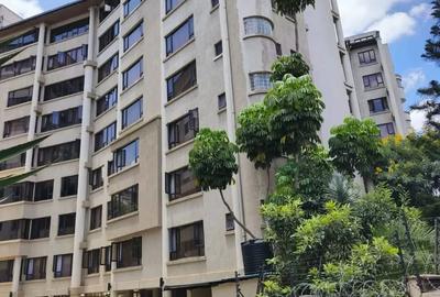 3 Bed Apartment with En Suite in Riverside