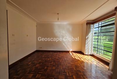 5 Bed House with En Suite in Nyari