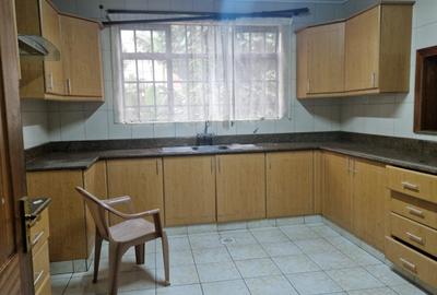 4 Bed House with En Suite at Lavington