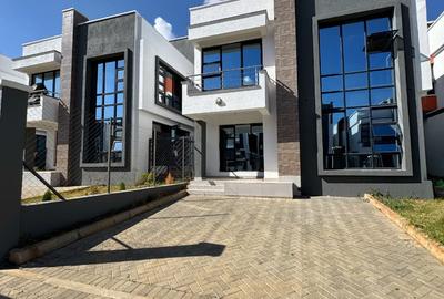 4 Bed Townhouse with En Suite in Eastern ByPass