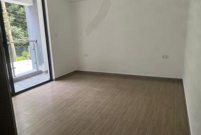 Serviced 2 Bed Apartment with En Suite at Riverside Drive