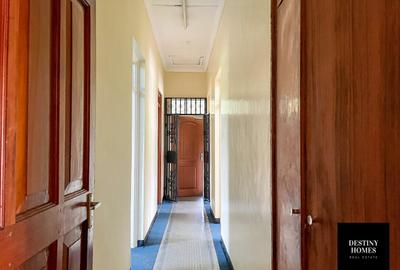 4 Bed House with En Suite in Riverside