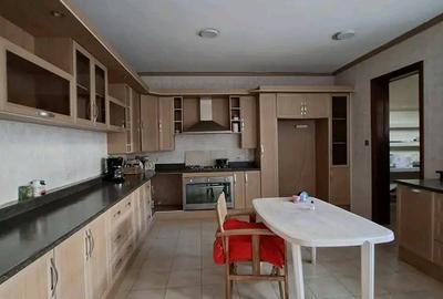 4 Bed Townhouse with En Suite in Spring Valley - 3