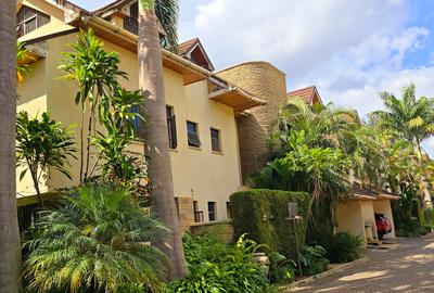 5 Bed Townhouse with En Suite at Off Convent Drive
