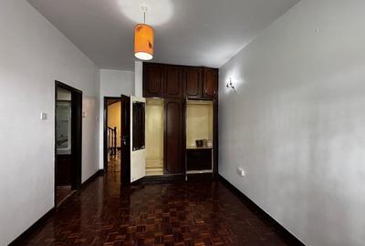 4 Bed House with En Suite at Rosslyn