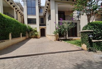 5 Bed Townhouse with En Suite in Lavington