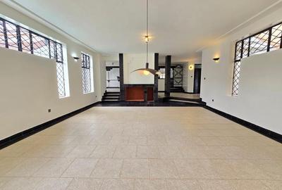 4 Bed House with En Suite in Runda