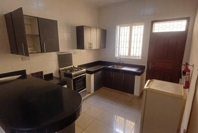 Serviced 2 Bed Apartment with En Suite at Links Road - 3