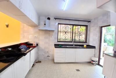 5 Bed Townhouse with En Suite at Lavington Green - 3