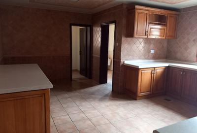 6 Bed Villa with En Suite in Kileleshwa - 4