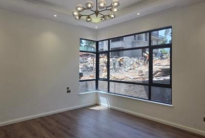 6 Bed Villa with En Suite in Lavington - 2