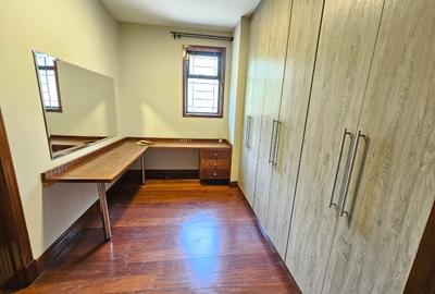 4 Bed House with En Suite in Runda