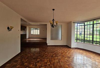 5 Bed House with En Suite in Lavington - 4