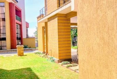 5 Bed Villa with En Suite in Lavington