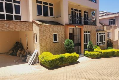 5 Bed Villa with En Suite at Lavington - 2