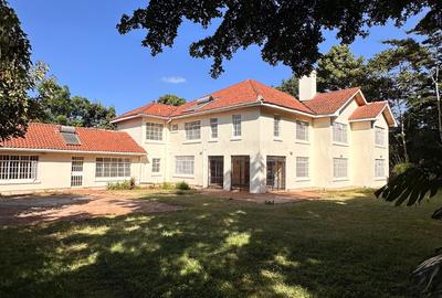 5 Bed House with En Suite in Nyari