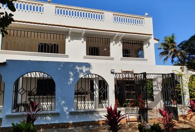 5 Bed Villa with En Suite at Galu