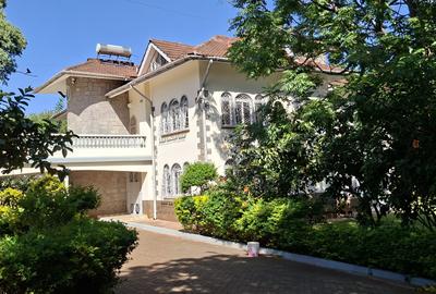 5 Bed House with En Suite in Runda - 3