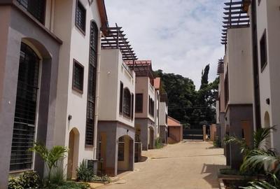 5 Bed Townhouse with En Suite in Lavington