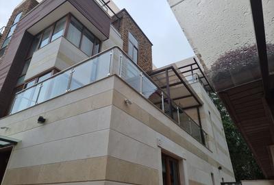 5 Bed Villa with En Suite in Lavington - 2