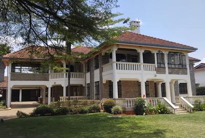 6 Bed House with En Suite in Runda