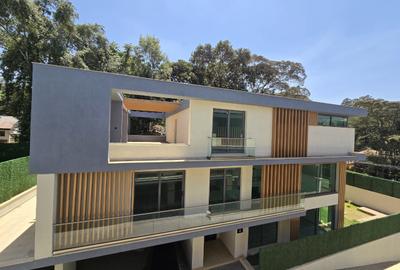 6 Bed Villa with En Suite in Lavington - 2