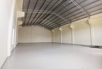 10,000 ft² Warehouse with Parking in Industrial Area - 3