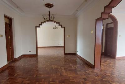 4 Bed Apartment with En Suite in Kileleshwa