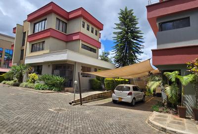 5 Bed Townhouse with En Suite at Lavington Road - 4