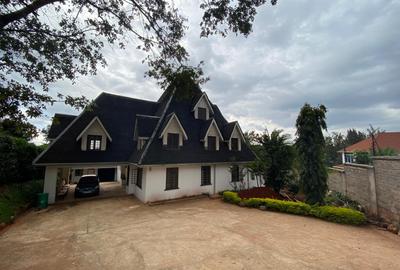 7 Bed House with En Suite in Runda