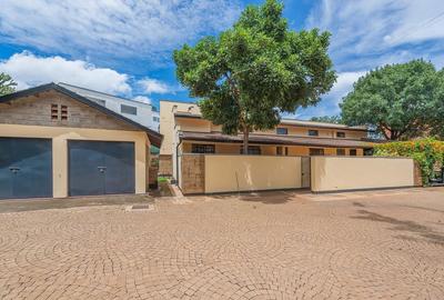 4 Bed House with En Suite in Runda - 3