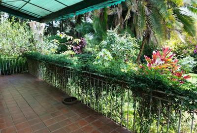 3 Bed House with En Suite in Lavington - 2