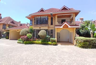 5 Bed Townhouse with En Suite at Lavington - 2