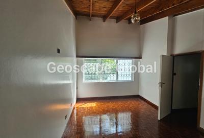 4 Bed House with En Suite in Rosslyn