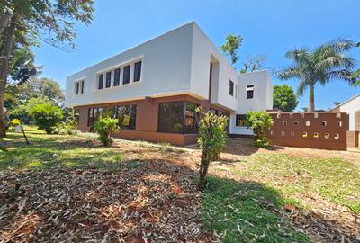 5 Bed House with En Suite in Runda