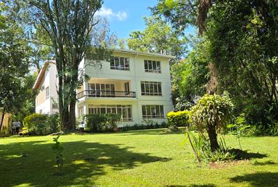 5 Bed House with En Suite at Whispers Avenue - 2