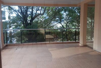 4 Bed Apartment with En Suite in Riverside