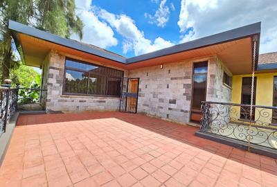 5 Bed House with En Suite in Runda