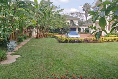 5 Bed House with En Suite in Nyari