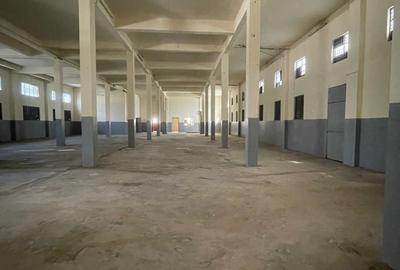 8,000 m² Warehouse with Service Charge Included at Railways