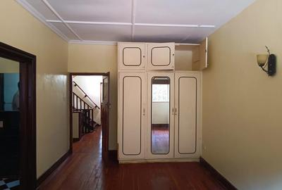6 Bed Townhouse with En Suite at Muthaiga - 2