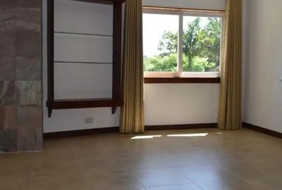 4 Bed House with En Suite in Kitisuru