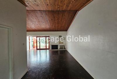 4 Bed House with En Suite in Rosslyn