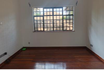 5 Bed Townhouse with En Suite in Spring Valley