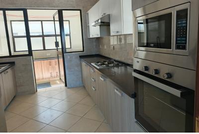 3 Bed Apartment with En Suite in General Mathenge
