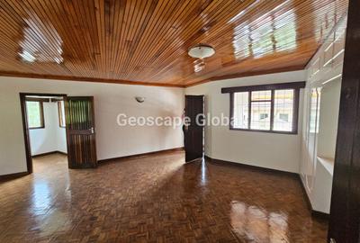 5 Bed House with En Suite in Gigiri