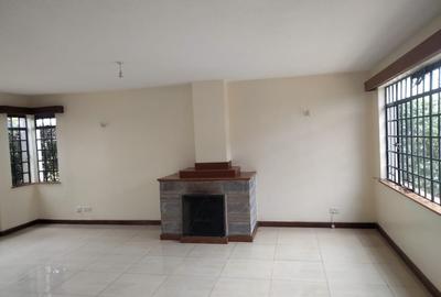 4 Bed House with En Suite in Spring Valley