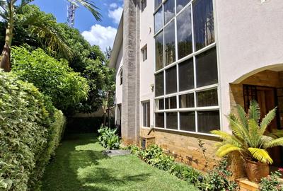 5 Bed Townhouse with En Suite in Spring Valley - 3