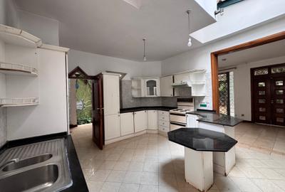 4 Bed Townhouse with En Suite in Kilimani - 4