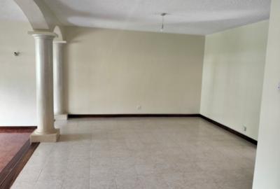 4 Bed Townhouse with En Suite in Westlands Area